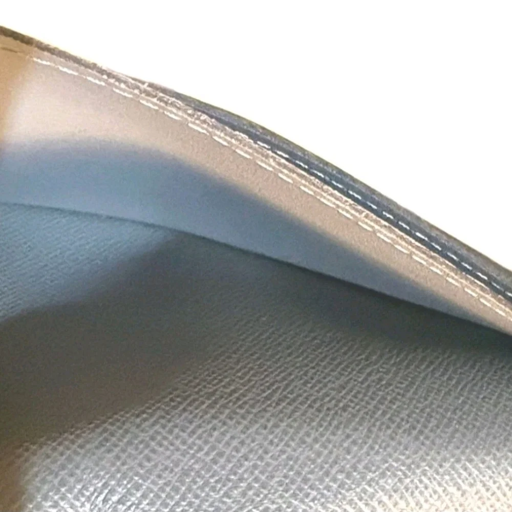 RARE LOUIS VUITTON Grey Taiga Brazza (Unisex) Bifold Long Wallet (EUC)